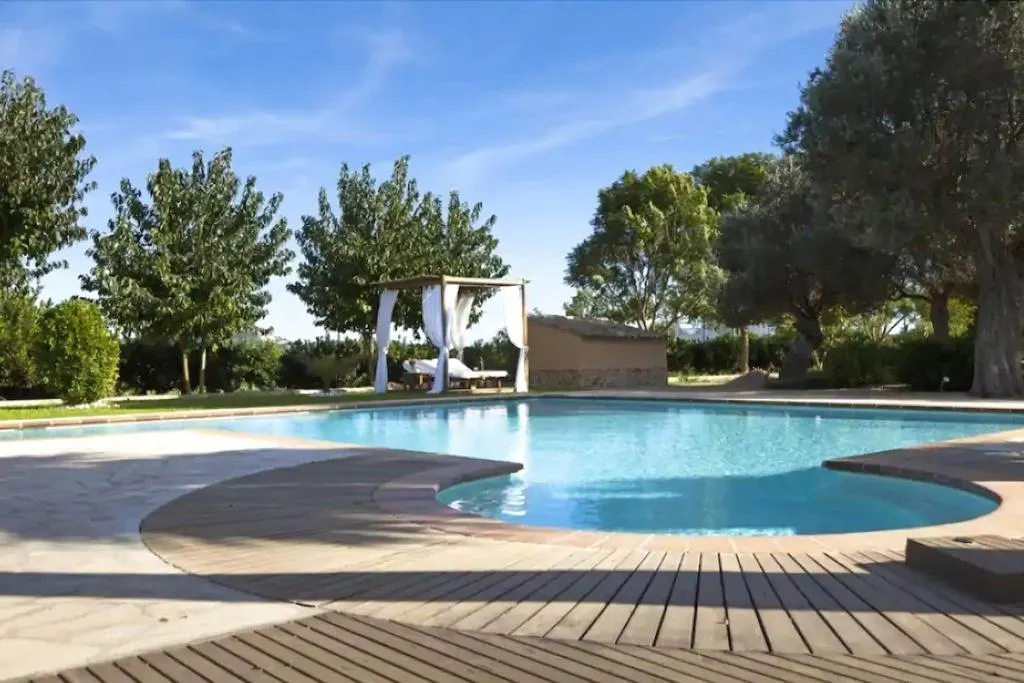 Sports and Entertainment, Can Arabi, Ibiza