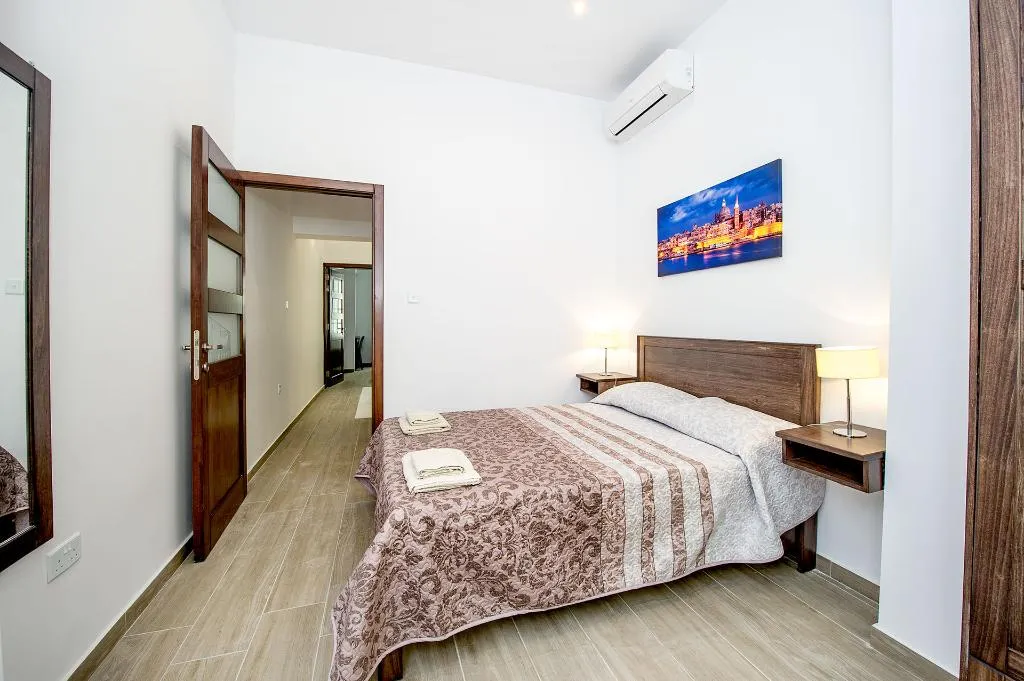 DOUBLE BASIC Room, 11Seabreeze House, Malta