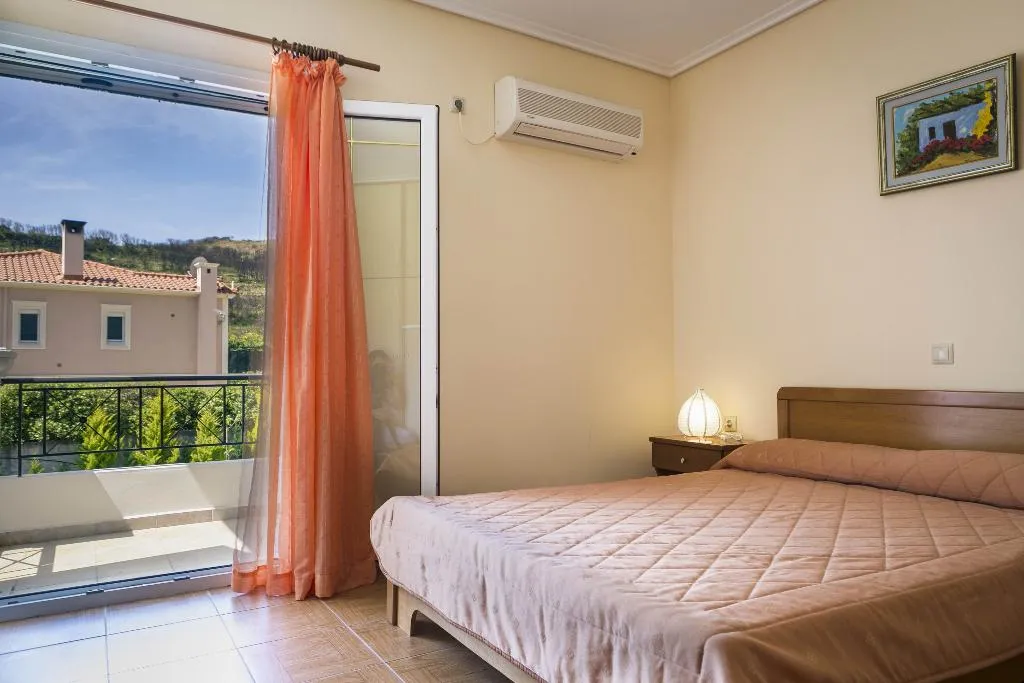APARTMENT CAPACITY 6 Room, Evi's Garden, Kefallinia