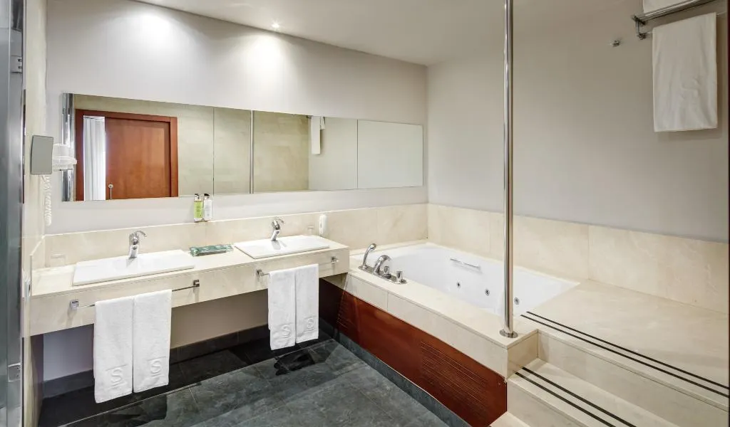JUNIOR SUITE STANDARD Room, Sercotel Ciutat de Montcada, Barcelona