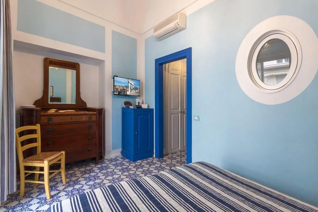 Room, Casa Astarita, Naples