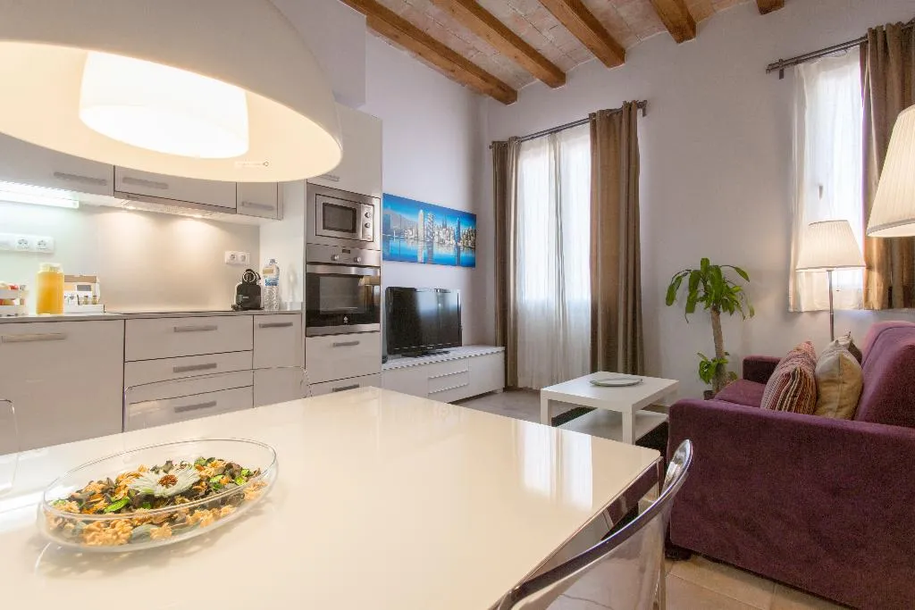 APARTMENT CAPACITY 2 TWO BEDROOMS Room, Dailyflats Barcelona Center, Barcelona