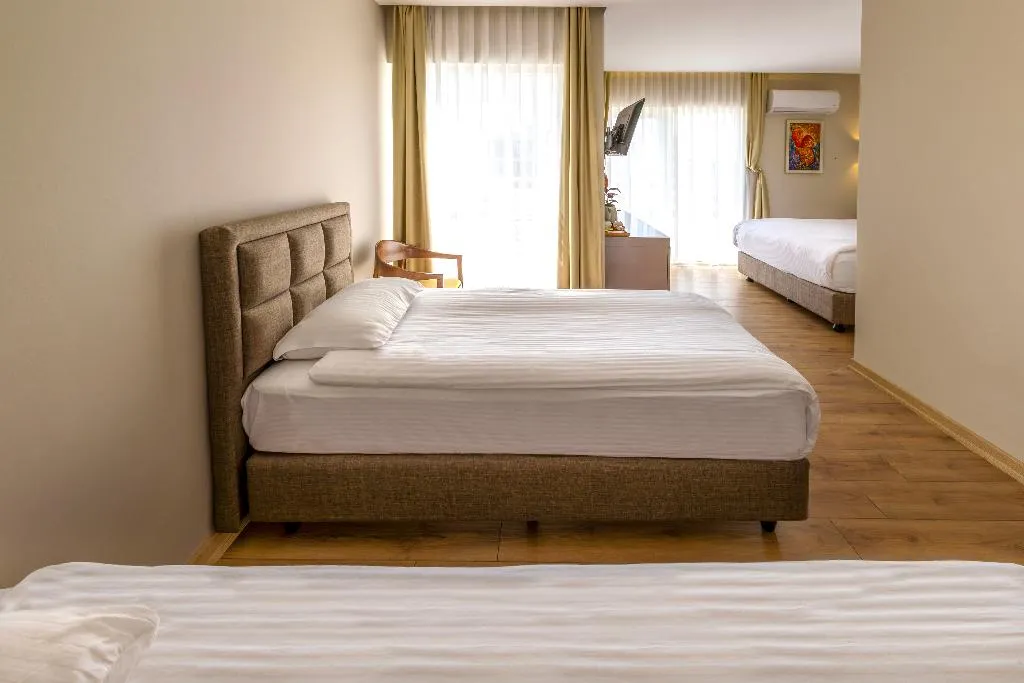 QUADRUPLE COMFORT Room, Mene City Hotel, Antalya