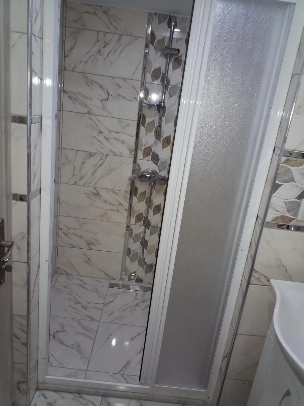Room, Kamelya, Dalaman