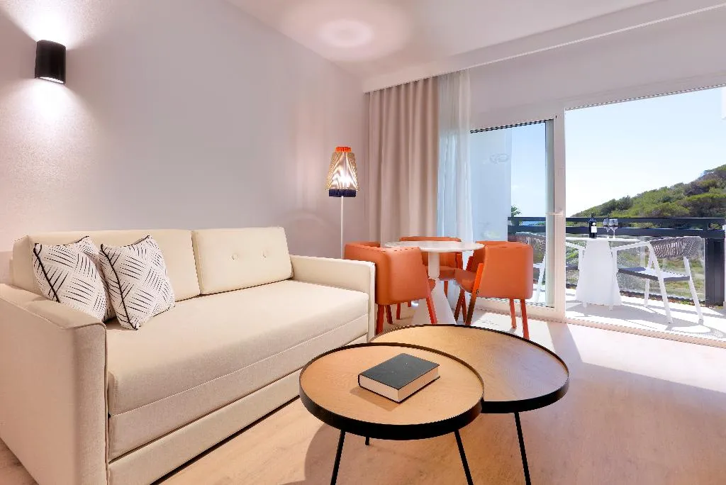JUNIOR SUITE GARDEN VIEW Room, Grand Palladium Select Palace Ibiza, Ibiza