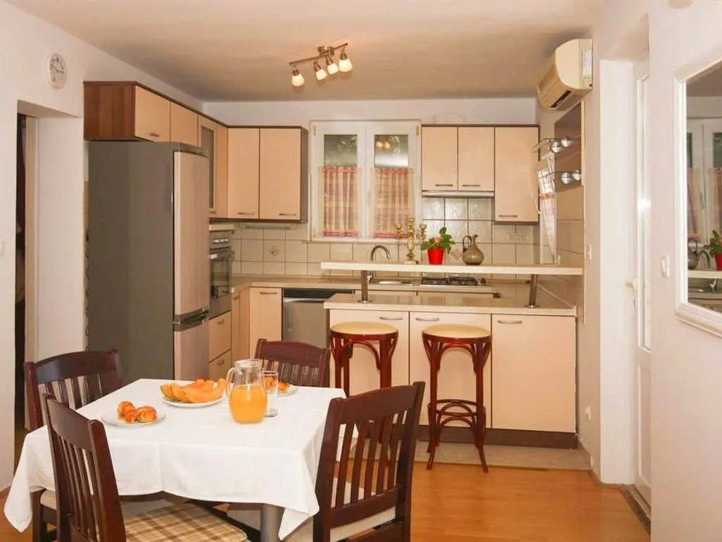 APARTMENT CAPACITY 6 Room, Apartments Katica, Dubrovnik
