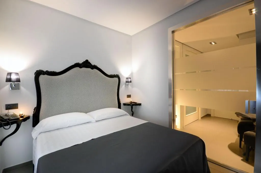 Room, Barbarella Suite, Naples