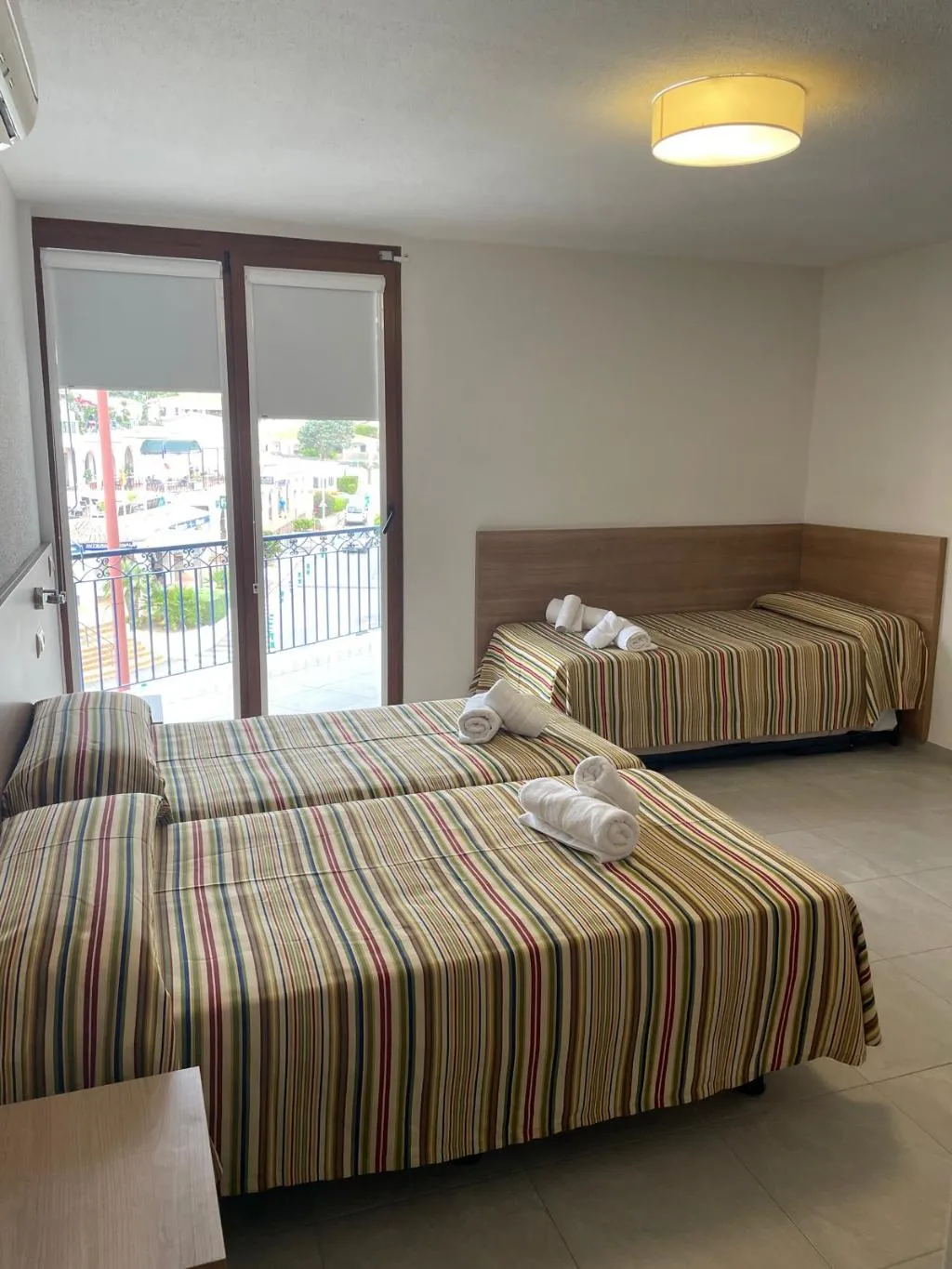 QUADRUPLE WITH TERRACE Room, Blason Junior, Valencia