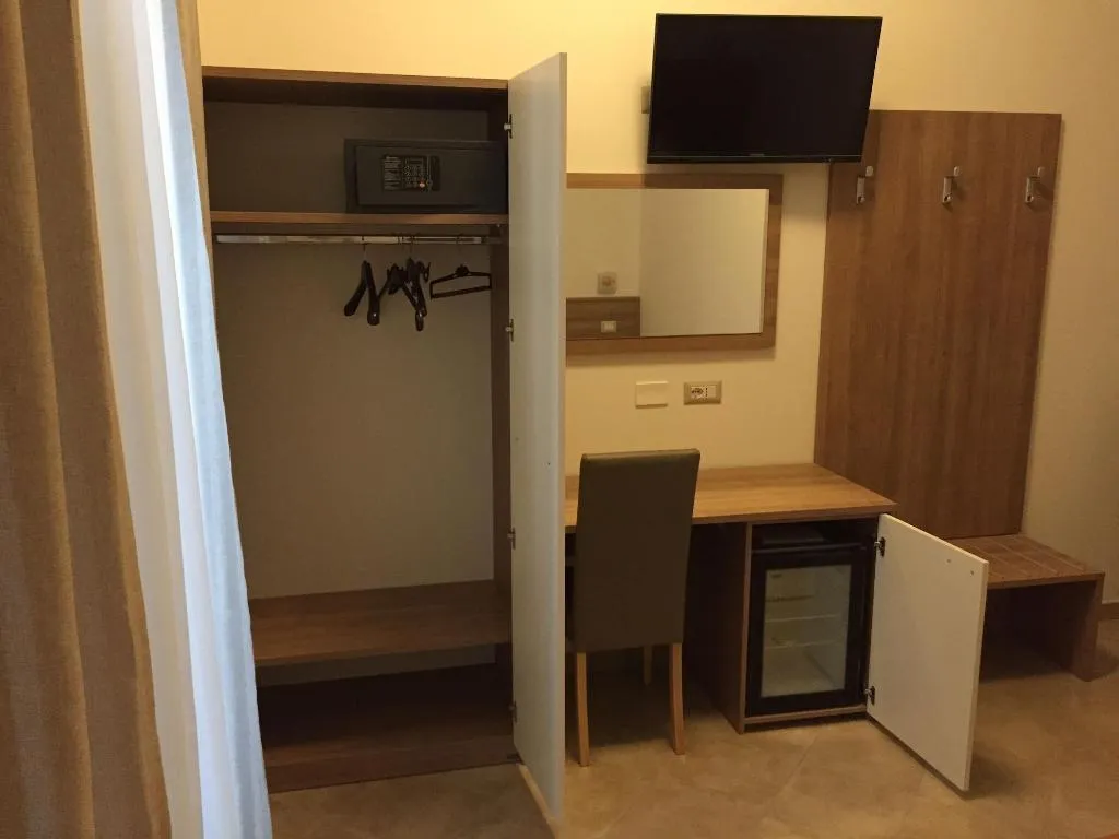 Room, Hotel Montecarlo, Milan