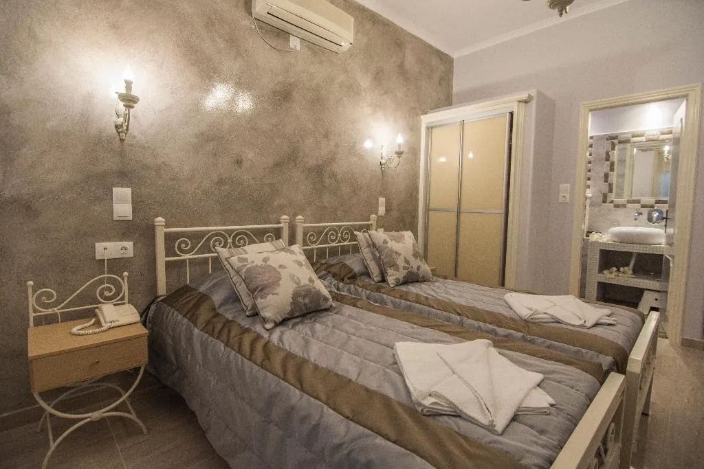 Double or Twin SUPERIOR Room, Polydefkis Hotel, Santorini