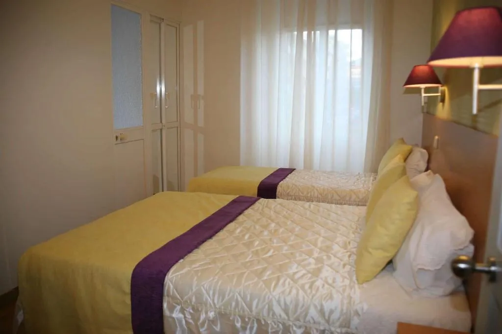 Room, Estrela Dos Anjos, Lisbon