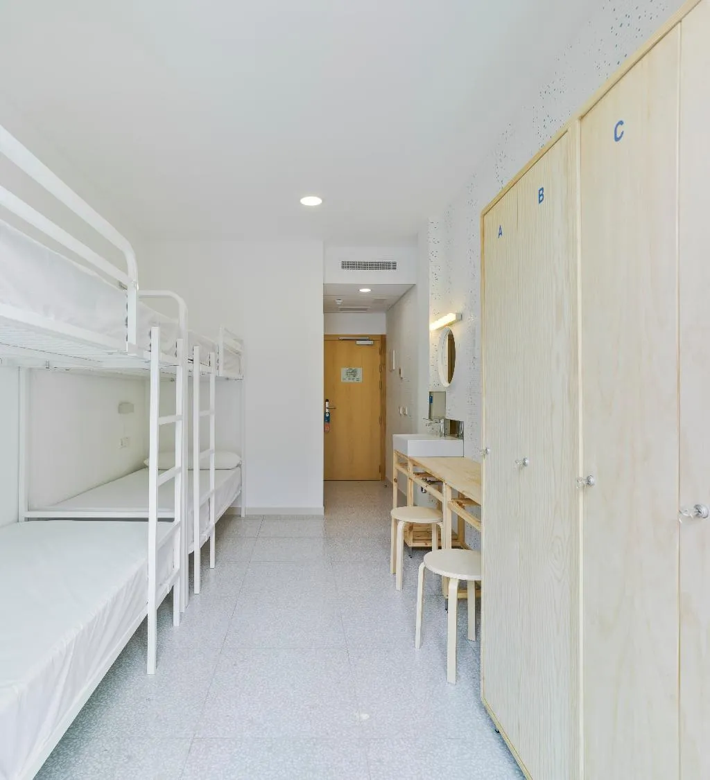 QUADRUPLE CAPACITY 4 THREE BEDROOM Room, Loop INN Hostel Cartagena, Costa Blanca