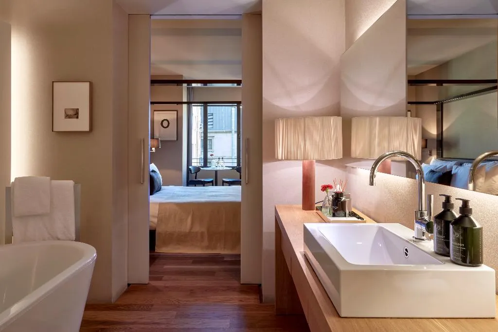 SUITE STANDARD Room, Sir Victor Hotel part of Sircle Collection, Barcelona