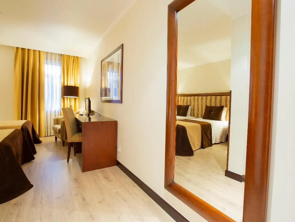 Double or Twin STANDARD Room, Veneza Hotel, Porto