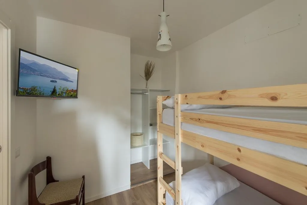 APARTMENT TWO BEDROOMS ONE BATHROOM Room, Stresa Complex Levoasi, Milan