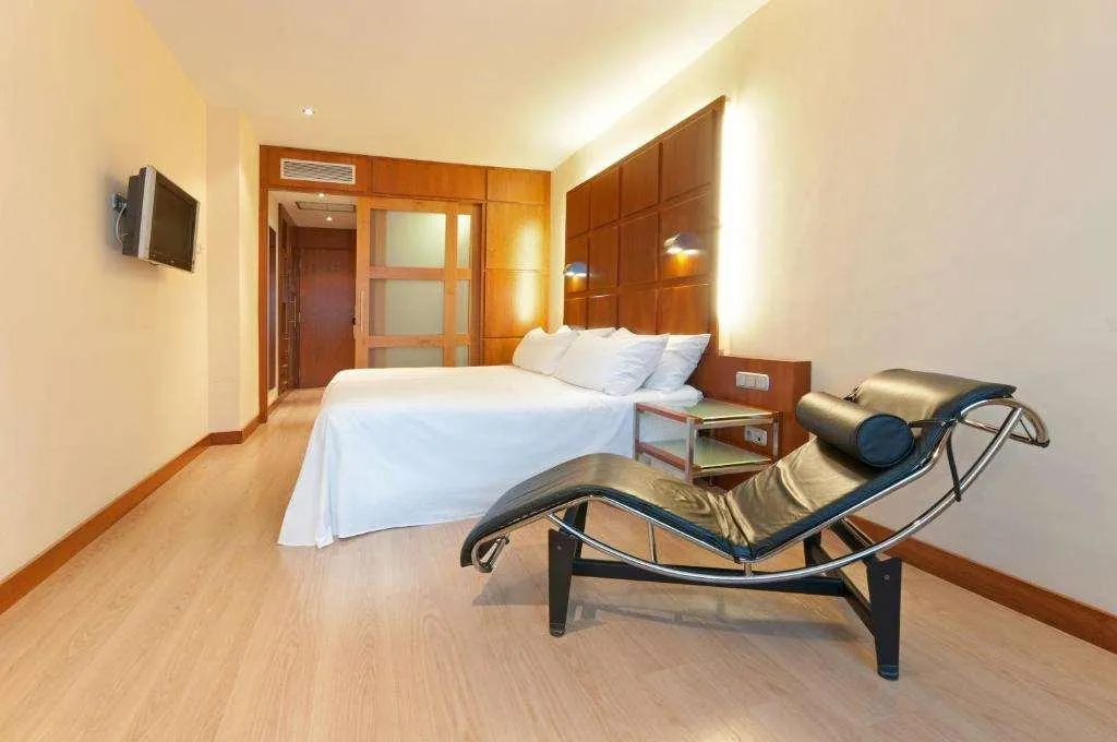 Room, Port Valencia Azafata, Valencia