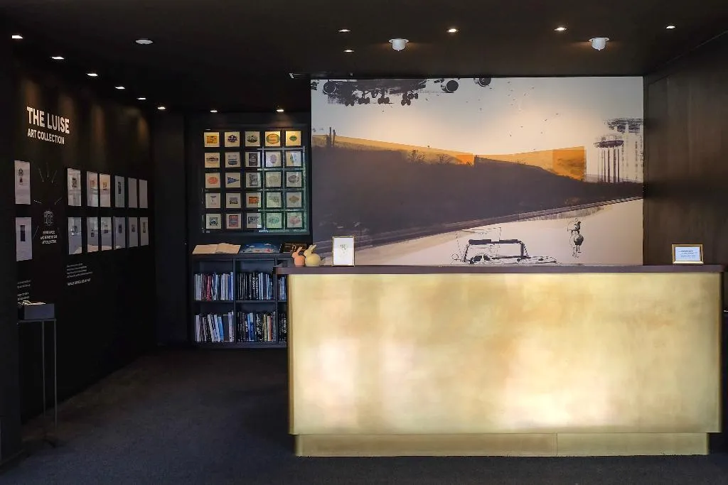 Lobby, Luise, Milan