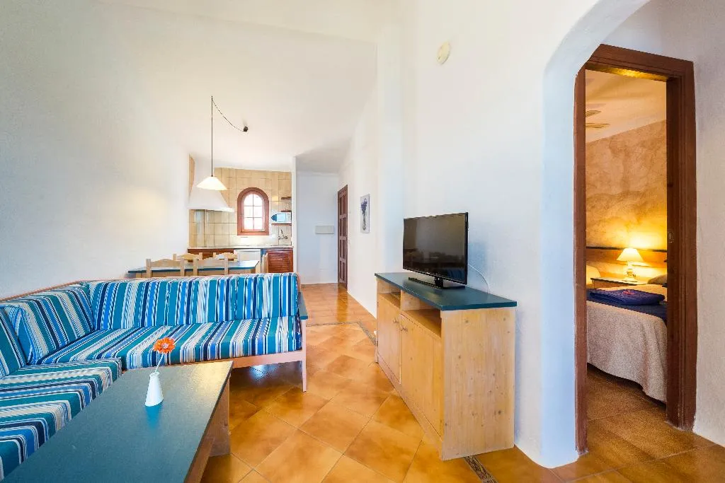 APARTMENT CAPACITY 5 THREE BEDROOM Room, Comitas Tramontana Park, Menorca