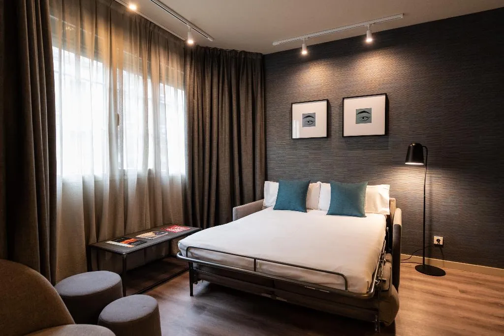 TRIPLE STANDARD Room, Atenea Rekord Suites, Barcelona
