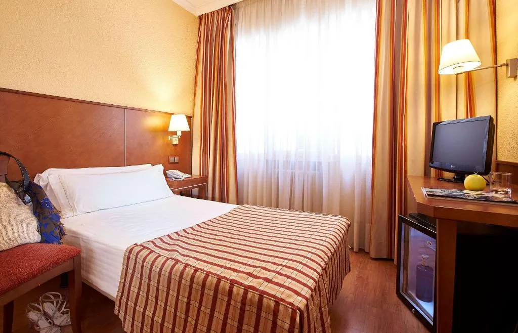 Room, Cason del Tormes, Madrid