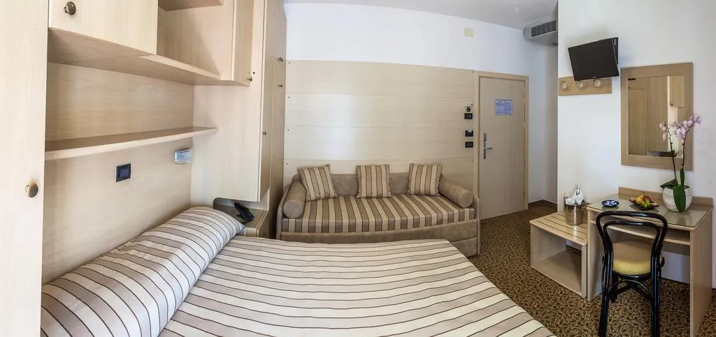 TRIPLE CLASSIC WITH TERRACE Room, Christian, Venice