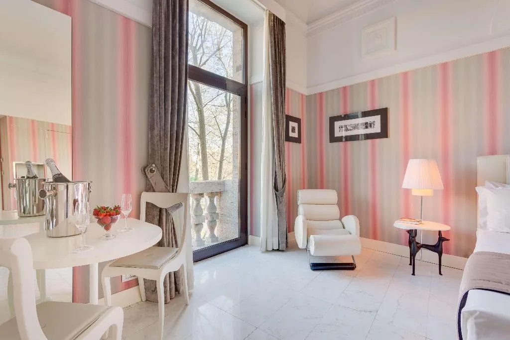 Room, Grand Hotel Palace Rome, Rome