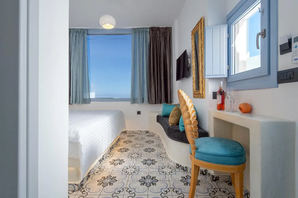 SUITE WITH JACUZZI Room, Sole D'Oro Luxury Suites, Santorini