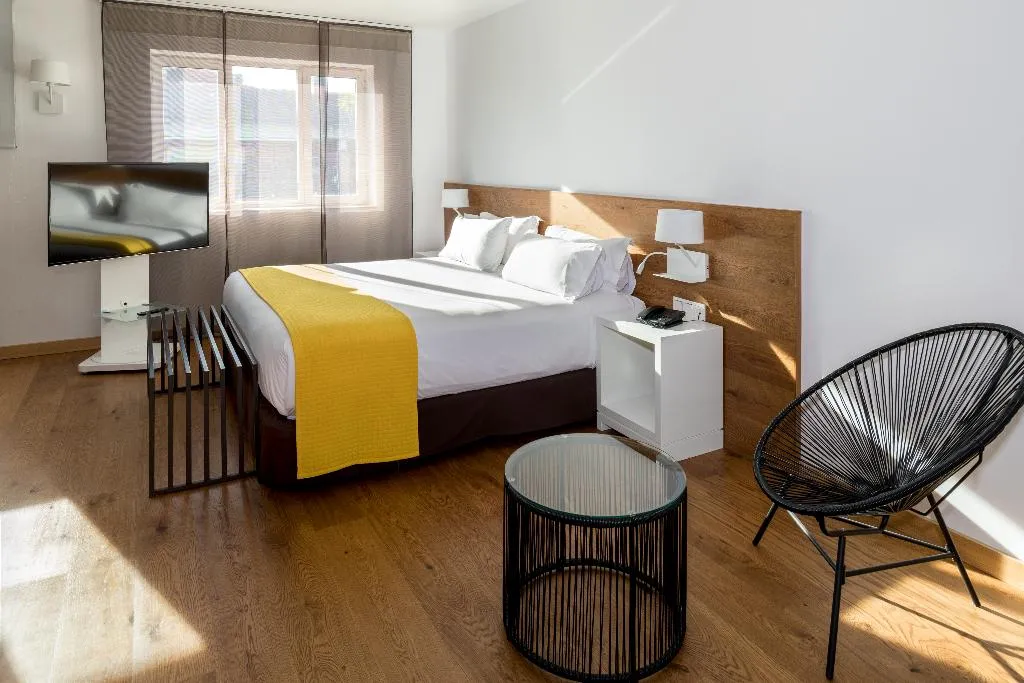 JUNIOR SUITE CAPACITY 3 Room, Rafaelhoteles Atocha, Madrid