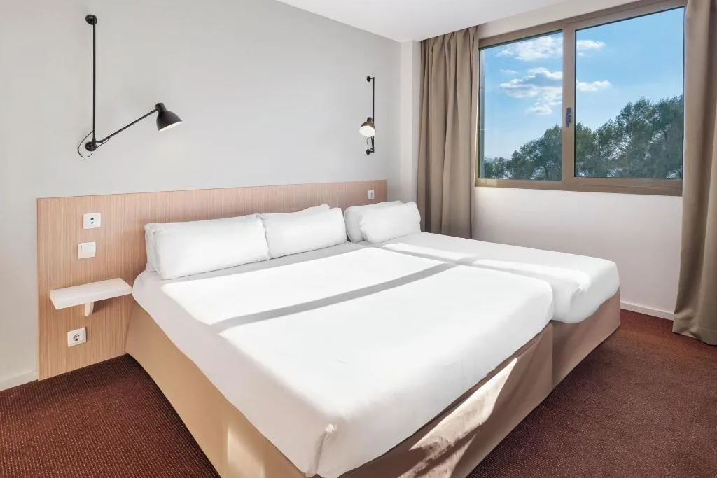 DOUBLE QUEEN SIZE BED Room, B&B Hotel Barcelona Sant Cugat, Barcelona