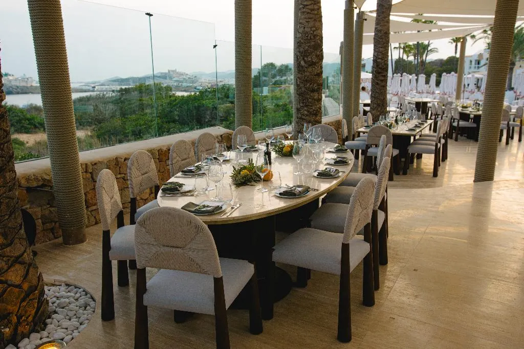 Bar, Destino Five Ibiza 5 Grand Luxe Resort, Ibiza