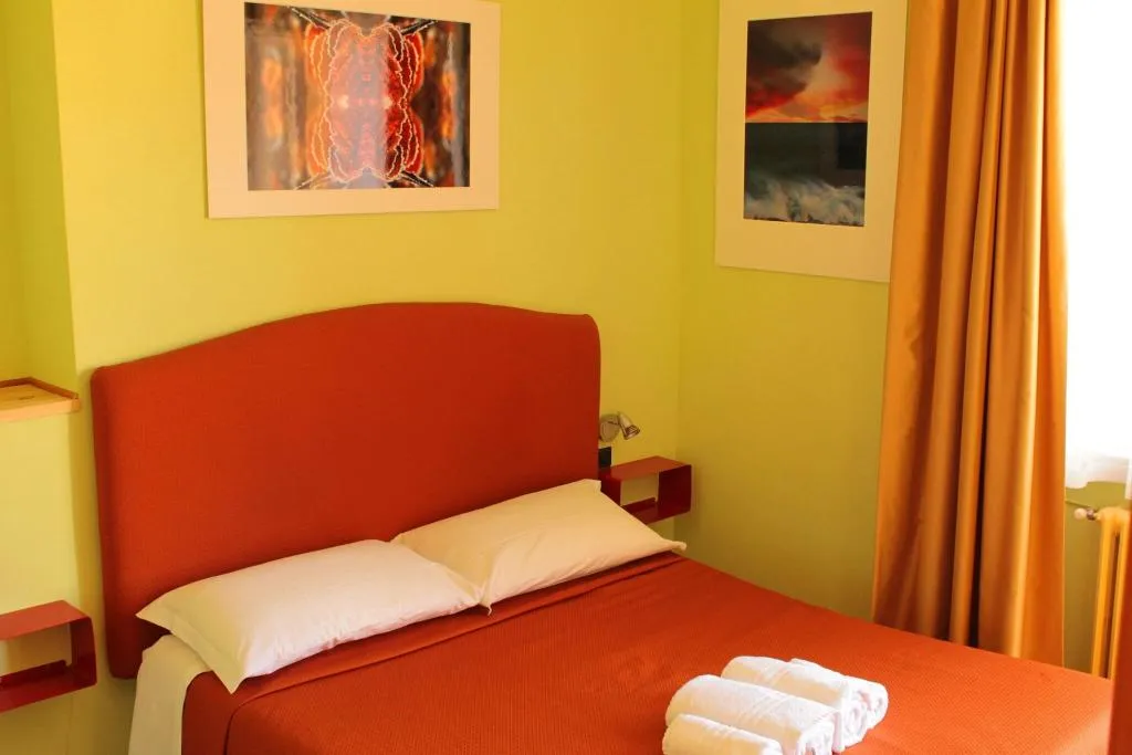 DOUBLE QUEEN SIZE BED Room, Colosseoinn, Naples
