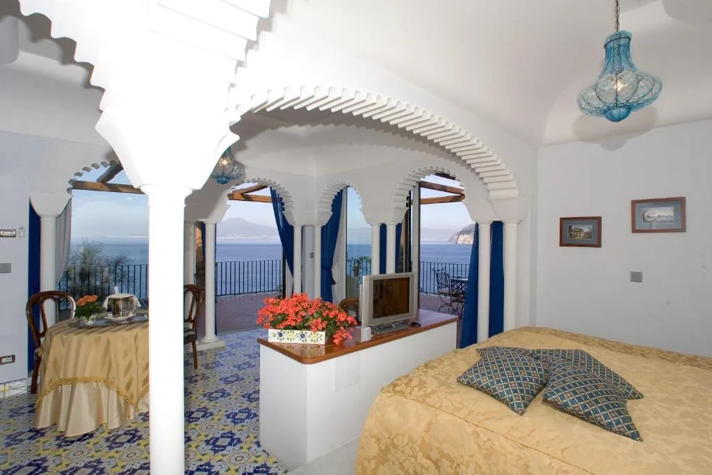 SUITE DELUXE SEA VIEW Room, La Tonnarella, Naples
