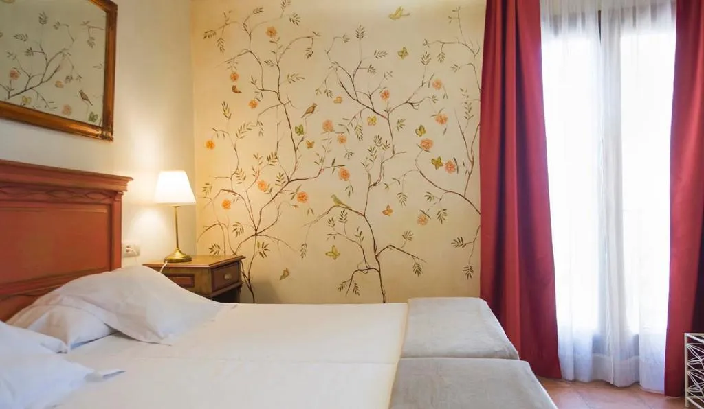 DOUBLE STANDARD Room, YIT Puerta Bisagra, Madrid