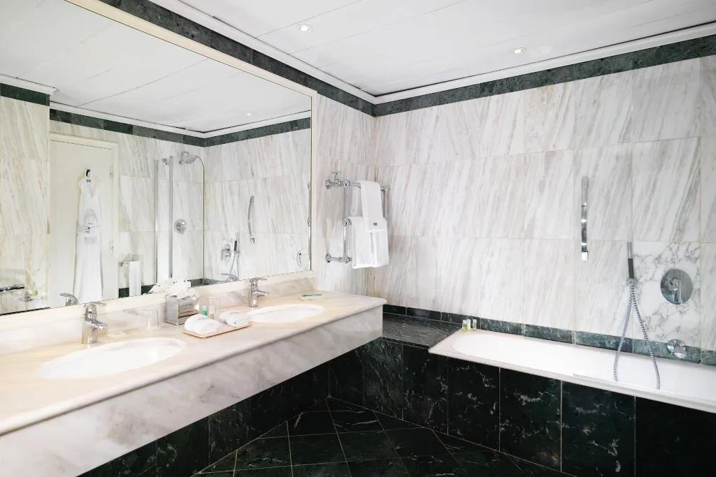 DOUBLE DELUXE KING BED Room, The Westin Palace Milan, Milan