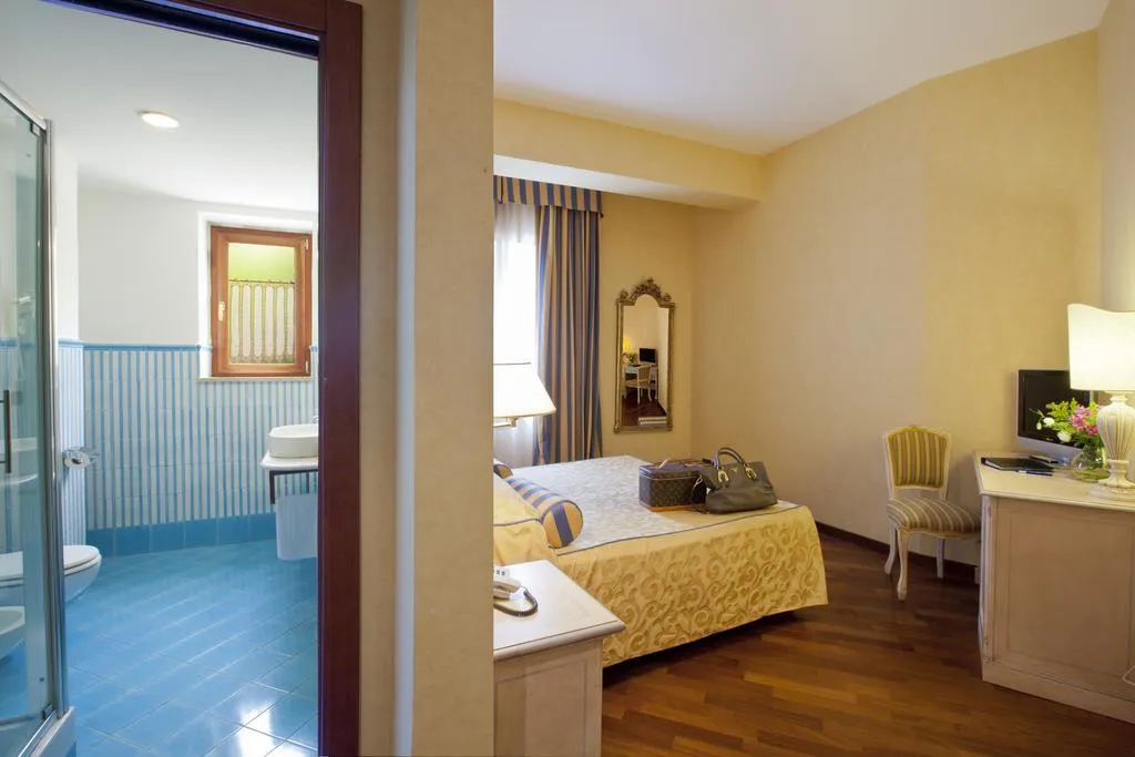 Room, Punta Campanella Resort & Spa, Naples
