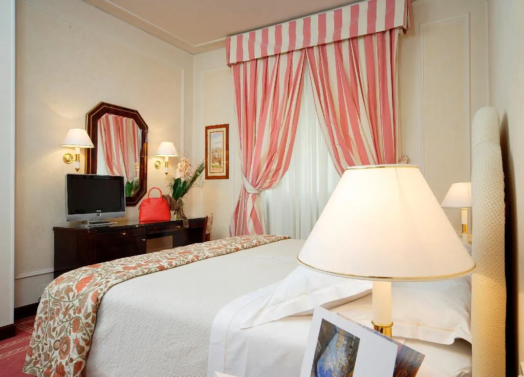 Double or Twin STANDARD Room, De la Ville, Florence