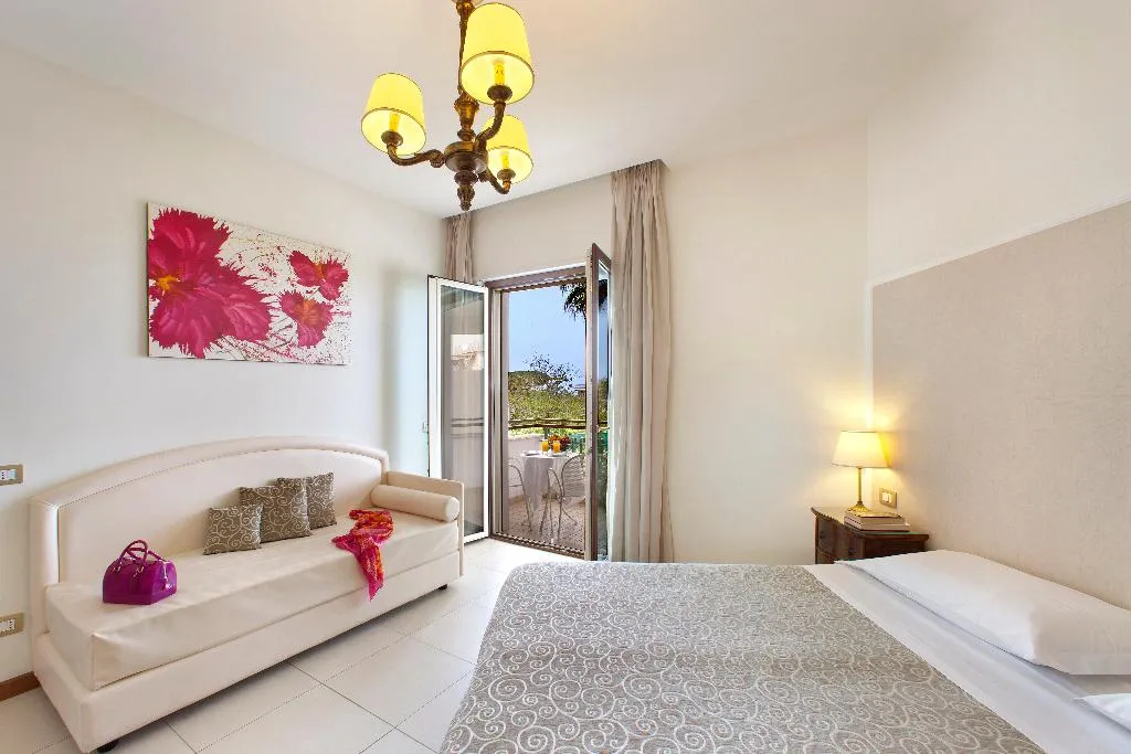 TRIPLE WITH BALCONY Room, Hotel Alpha, Naples