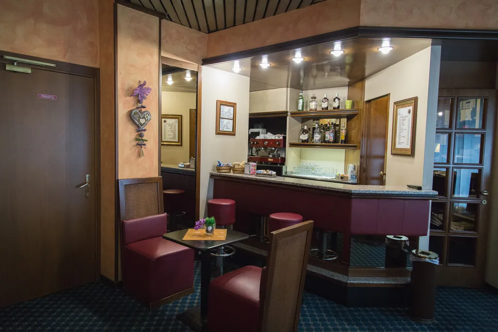 Bar, Accursio, Milan
