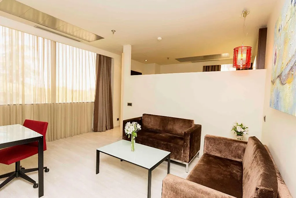 DOUBLE PREMIUM Room, Melia Avenida America, Madrid