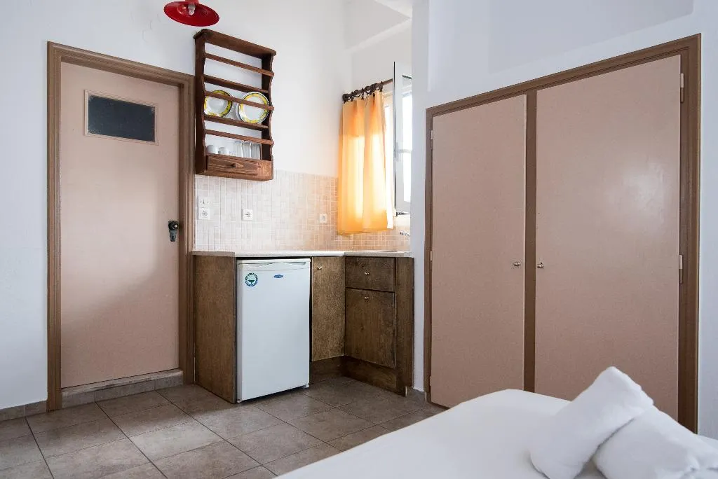 STUDIO CAPACITY 3 Room, Ibiscus Apartments, Crete