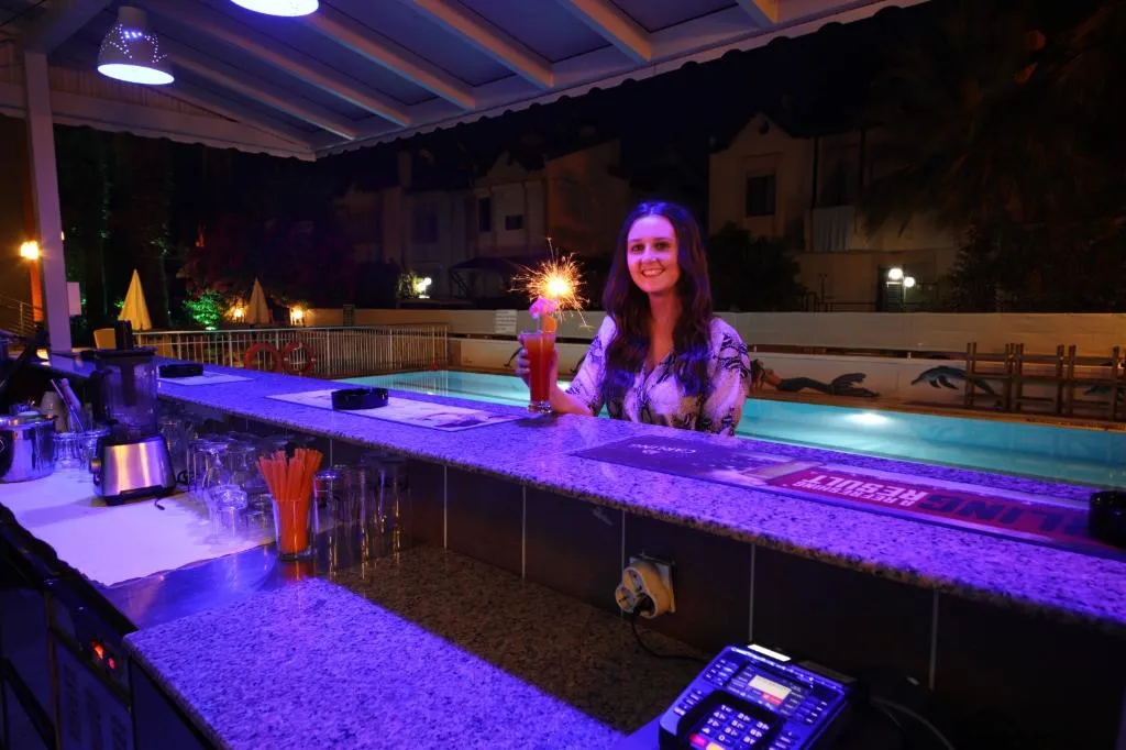 Bar, Club Ako Apart, Dalaman