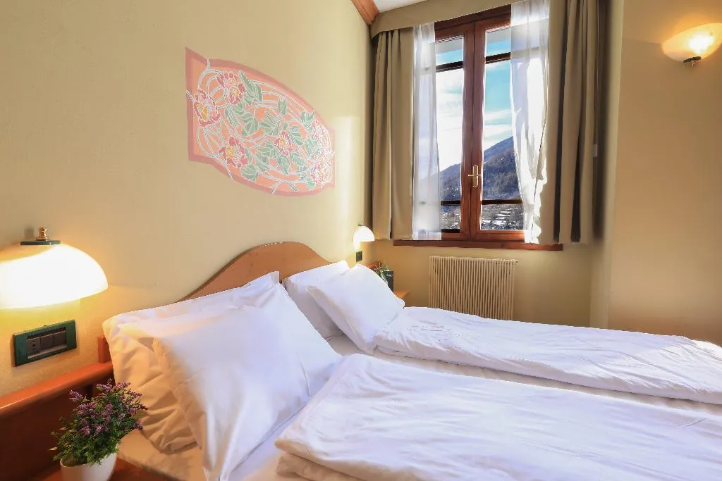 STUDIO CAPACITY 4 Room, Swadeshi Palace Ponte di Legno Resort, Milan