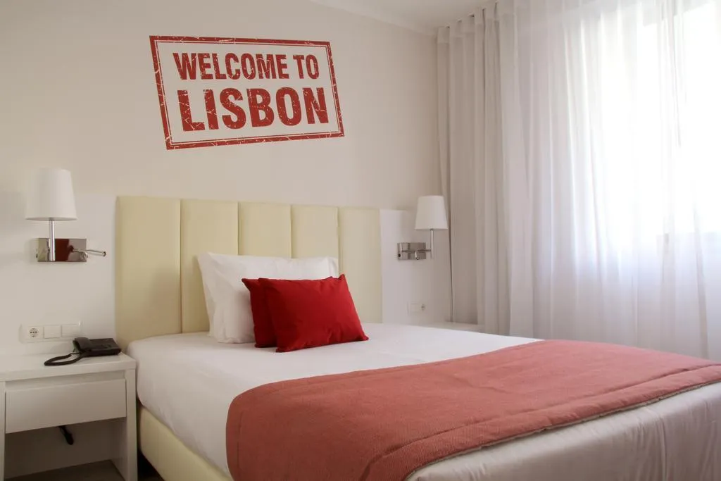 SINGLE STANDARD Room, Masa Hotel Almirante, Lisbon