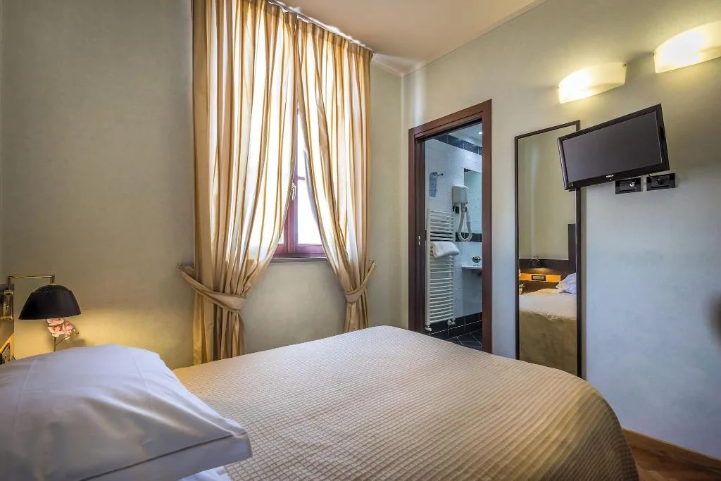 DOUBLE ECONOMY Room, Duomo Firenze, Florence