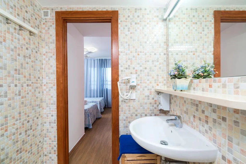 APARTMENT SUPERIOR TWO BEDROOMS Room, Els Llorers, Costa Brava