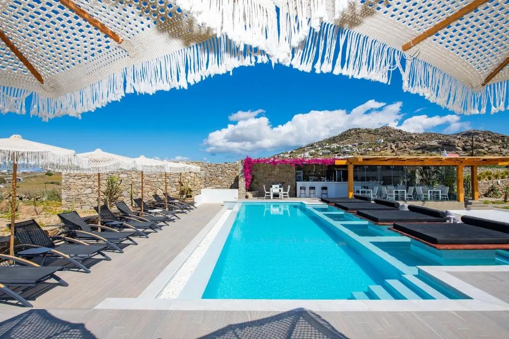 Sports and Entertainment, Bianco A Nero, Mykonos