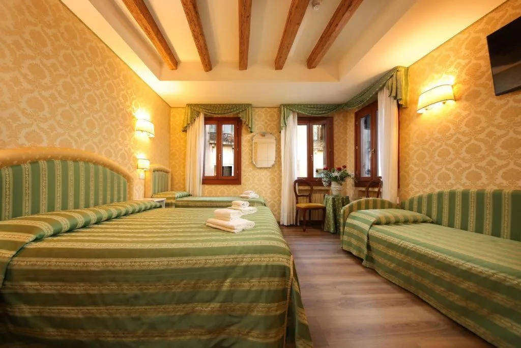 FAMILY ROOM CAPACITY 4 Room, Da Bruno, Venice