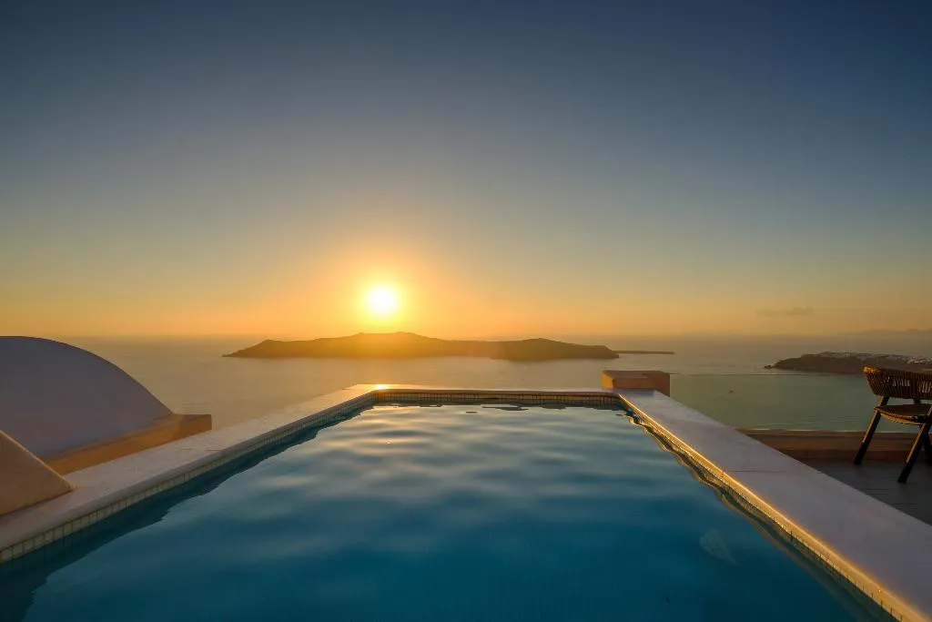 SUITE DELUXE WITH PRIVATE POOL Room, Andromeda Villas, Santorini