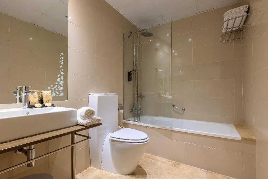 TRIPLE WITH BALCONY Room, Del Mar, Barcelona