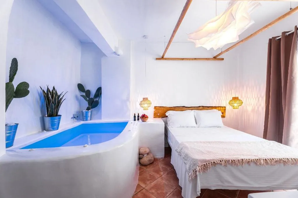 Room, Marabou, Halkidiki